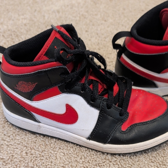 Nike Red Black White Retro High-Top Sneakers - Picture 4 of 9